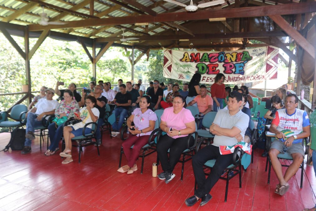 Jovens indígenas defendem legado de seus antepassados e proteção da floresta amazônica