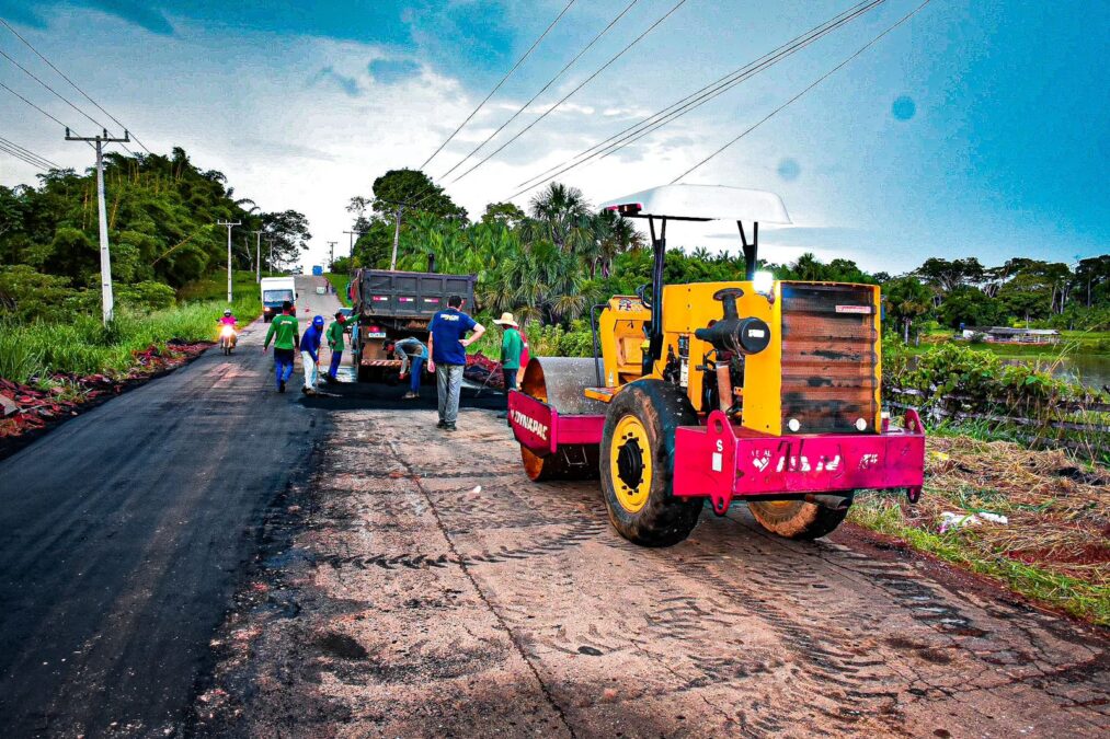 Com presença ativa do Deracre, governo intensifica trabalho nas rodovias do estado
