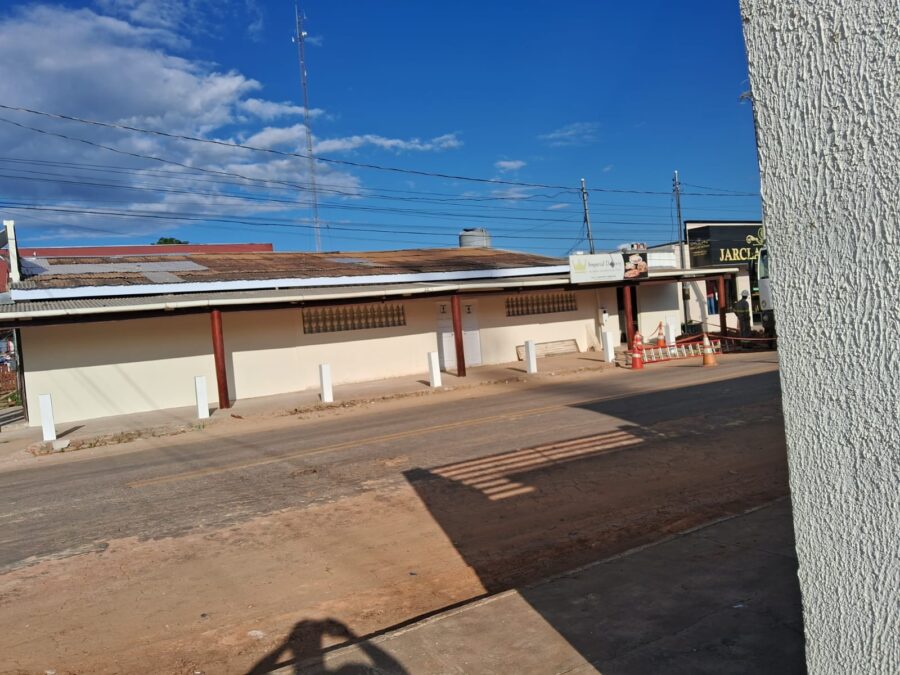 Proprietária de lanchonete denuncia perseguição do prefeito Mazinho em Sena Madureira
