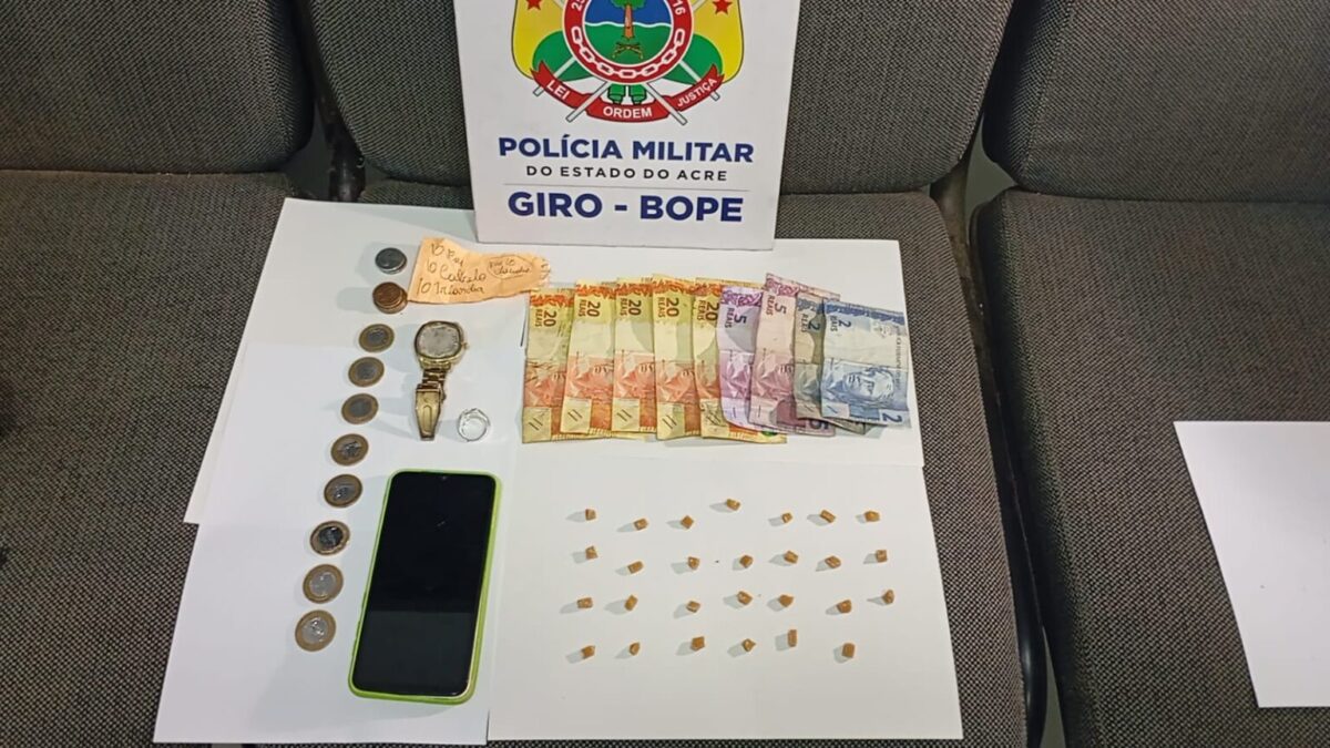 Mulher é detida em Rio Branco com 35 pedras de crack e bilhete de contabilidade do tráfico