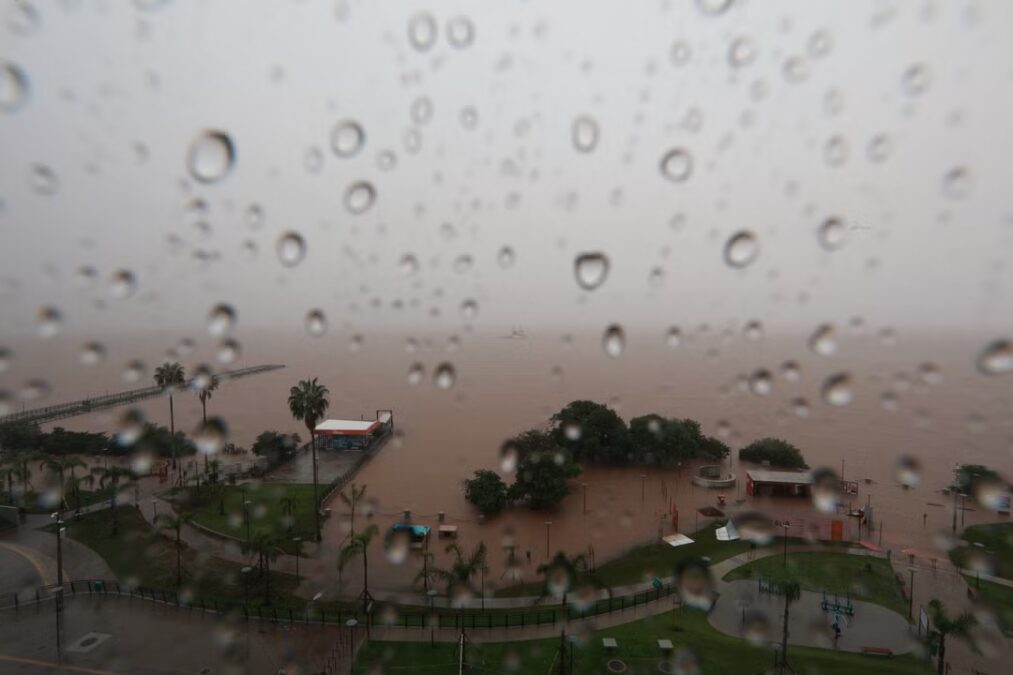 Volta a chover em Porto Alegre, e cidade entra em estado de alerta
