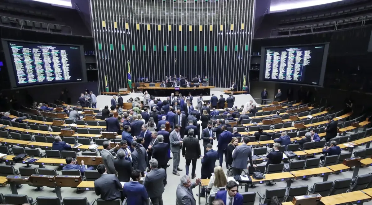 Veja os projetos aprovados em regime de urgência na câmara
