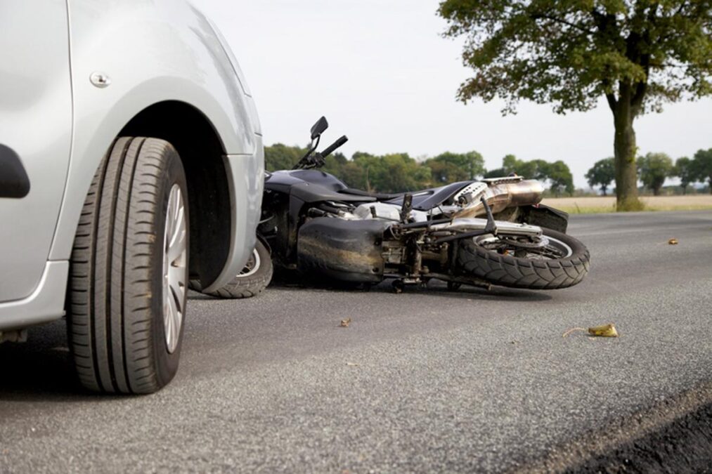 Acidente de trânsito em Sena Madureira envolve carro e motocicleta