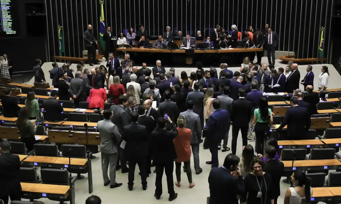 RS pode deixar de pagar R$ 11 bilhões com projeto que suspende dívidas com a União