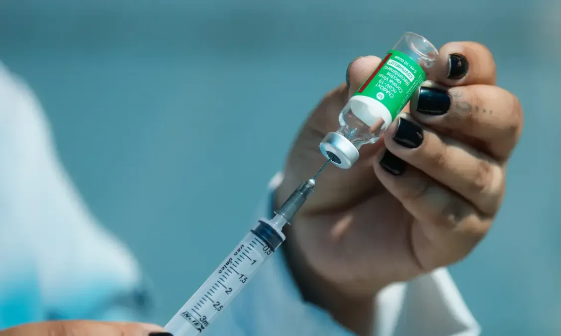 Novas doses da vacina contra dengue chegam a 11 cidades do Acre