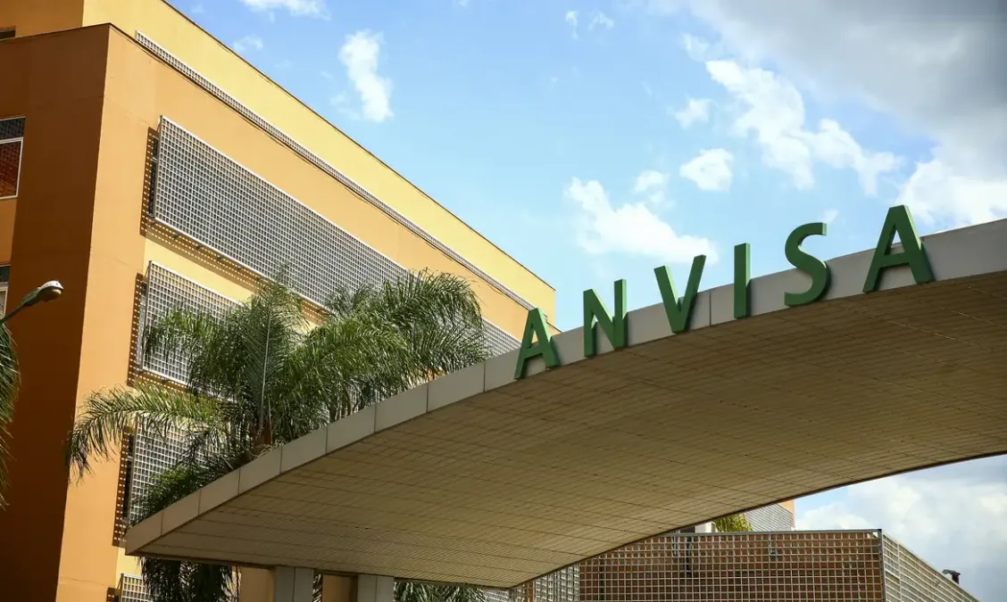 Anvisa proíbe produtos à base de fenol em procedimentos de saúde e estética após morte de jovem em São Paulo