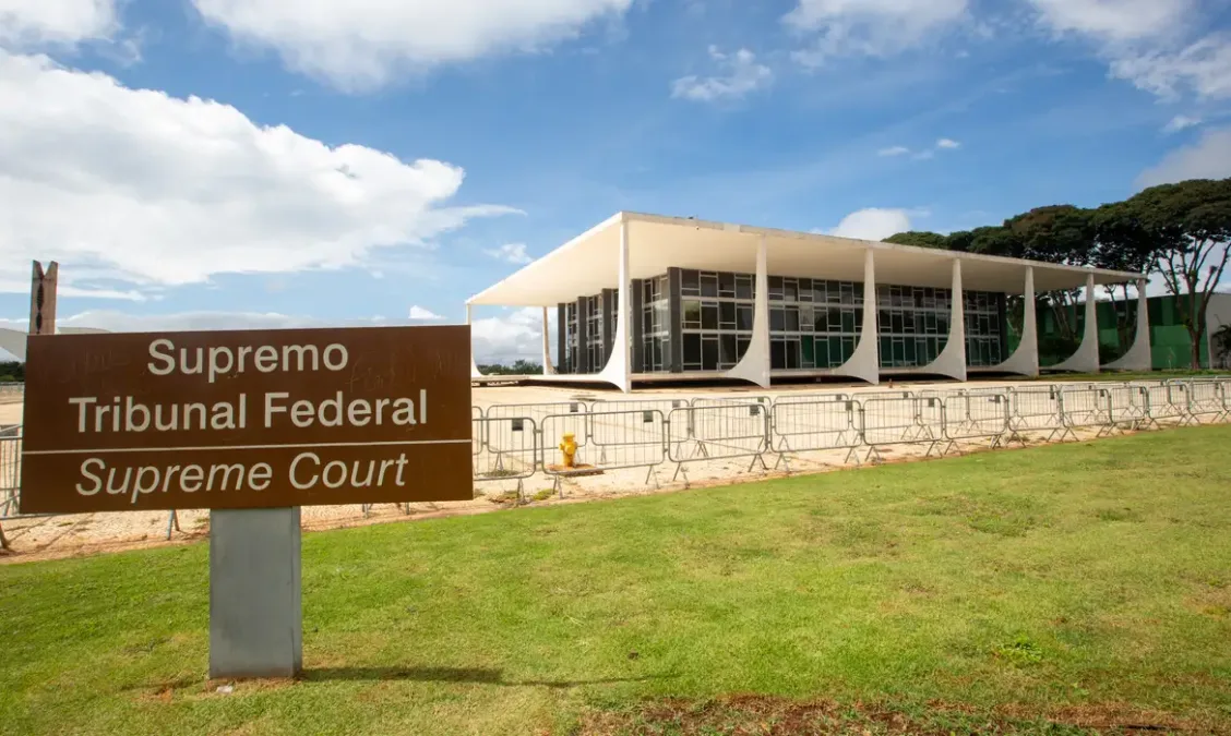 STF decide retirar mandato de sete deputados federais