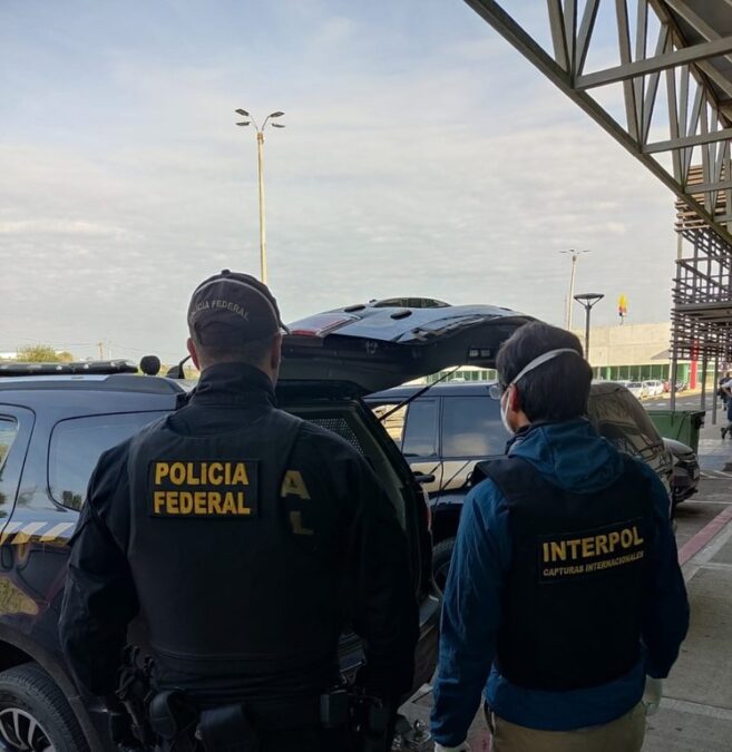 PF executa extradição para o Brasil de uruguaio preso no Uruguai