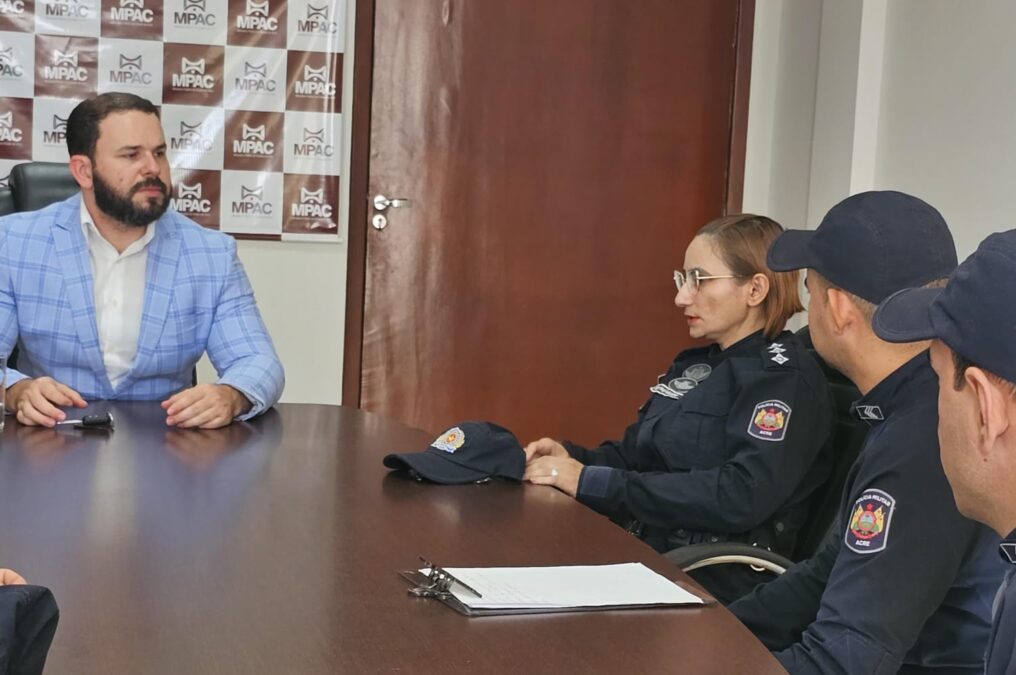 MPAC realiza reunião com PMAC sobre policiamento escolar em Sena Madureira