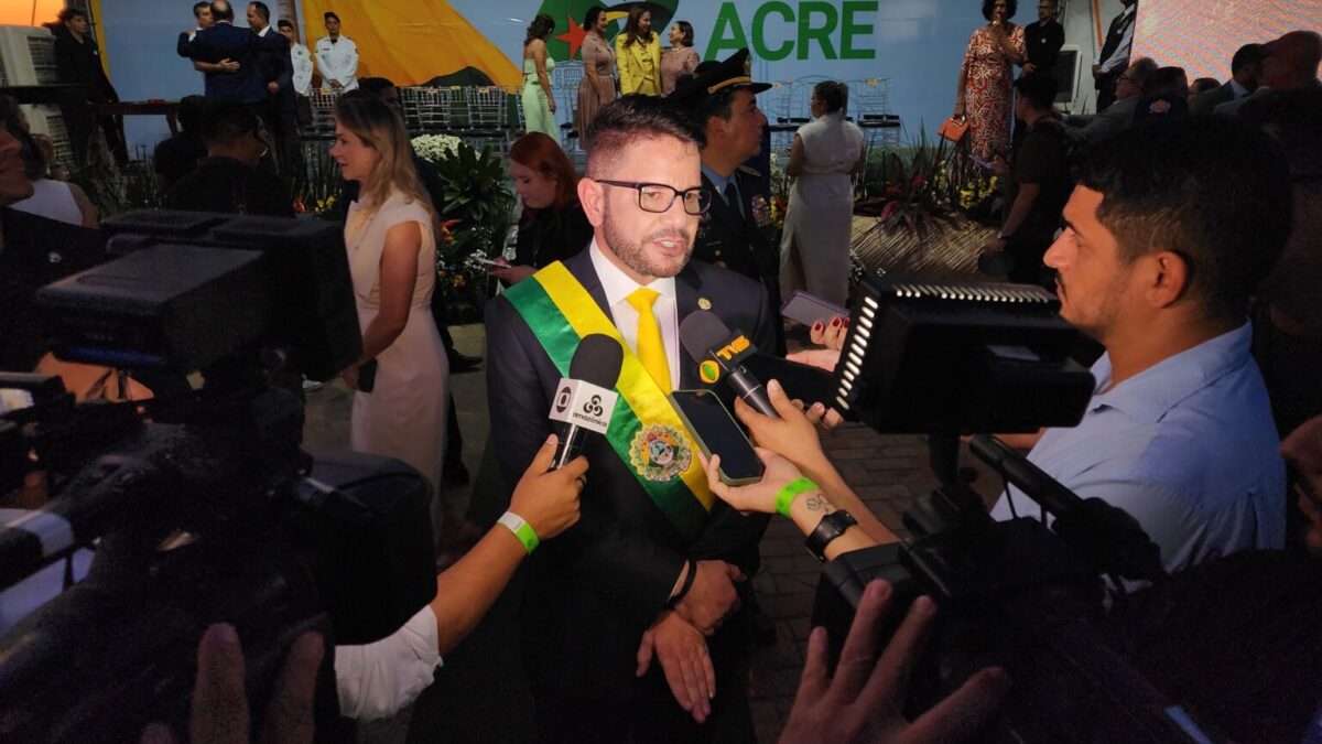 Governador Gladson anuncia concurso com 3 mil vagas para Educação, mas prevê ajustes devido a queda nos repasses federais