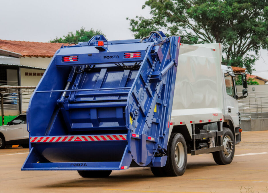 Prefeitura de Sena Madureira gastará mais de R$ 500 mil em locação de caminhões de lixo