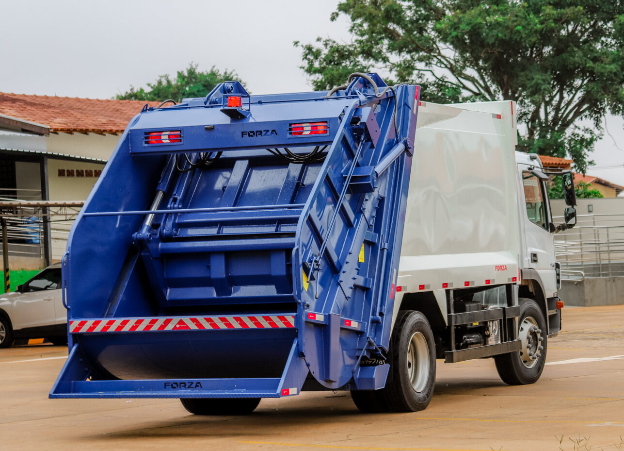 Prefeitura de Sena Madureira gastará mais de R$ 500 mil em locação de caminhões de lixo