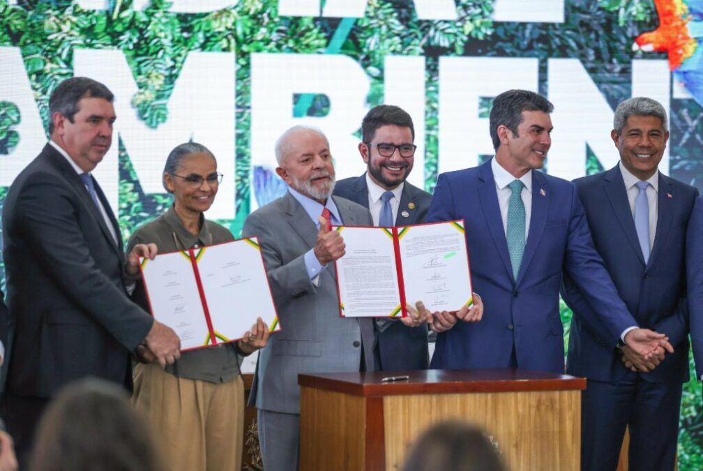 Governador Gladson Cameli assina pacto com governo federal para controle de incêndios na Amazônia e redução dos efeitos das mudanças climáticas