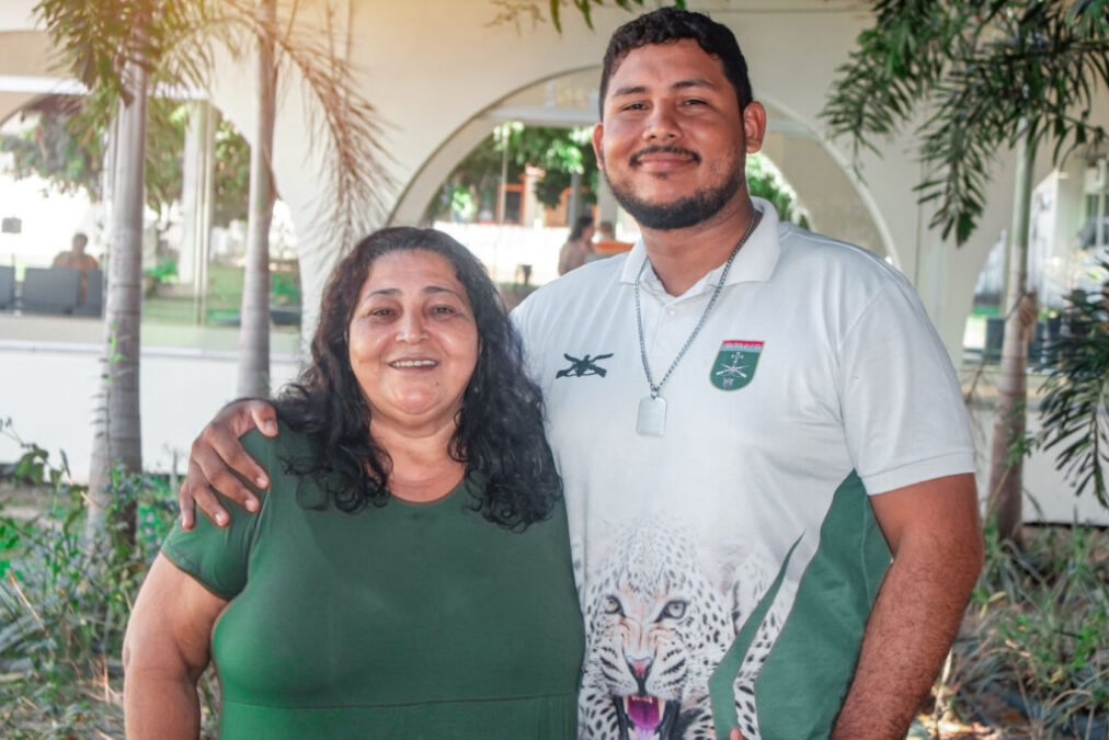 Paciente celebra volta da visão após transplante de córnea no Acre