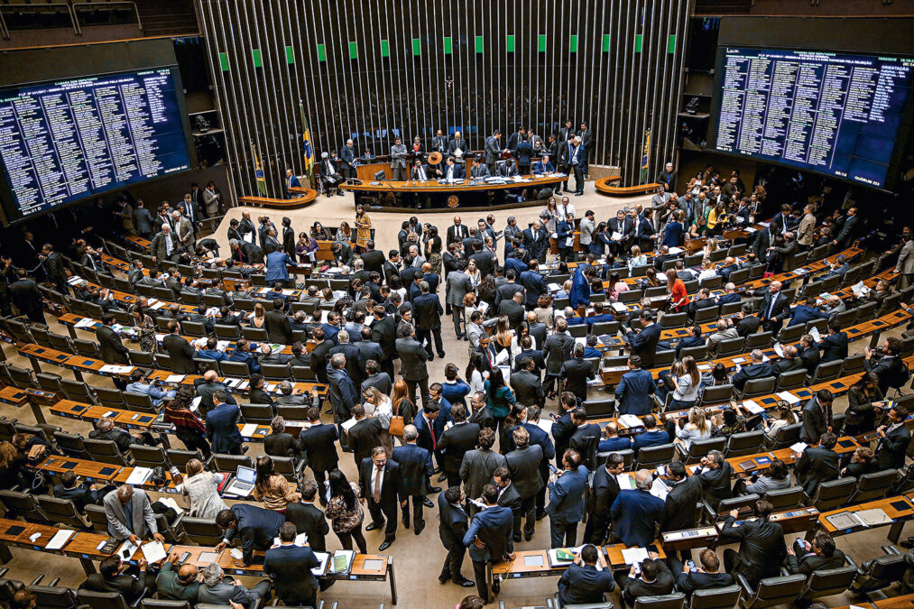 Governo insiste em proposta para criminalizar Fake News após derrota no congresso