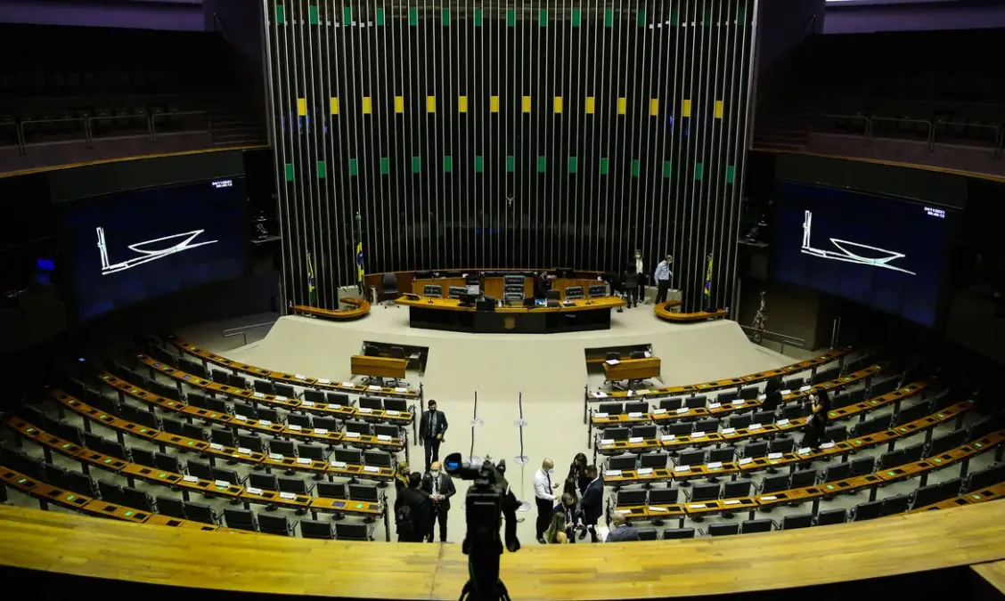 Projeto na Câmara equipara aborto ao homicídio gera polêmica
