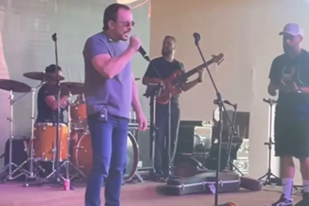 Cantor sertanejo Ralf realiza primeiro show após a morte de seu irmão, Chrystian