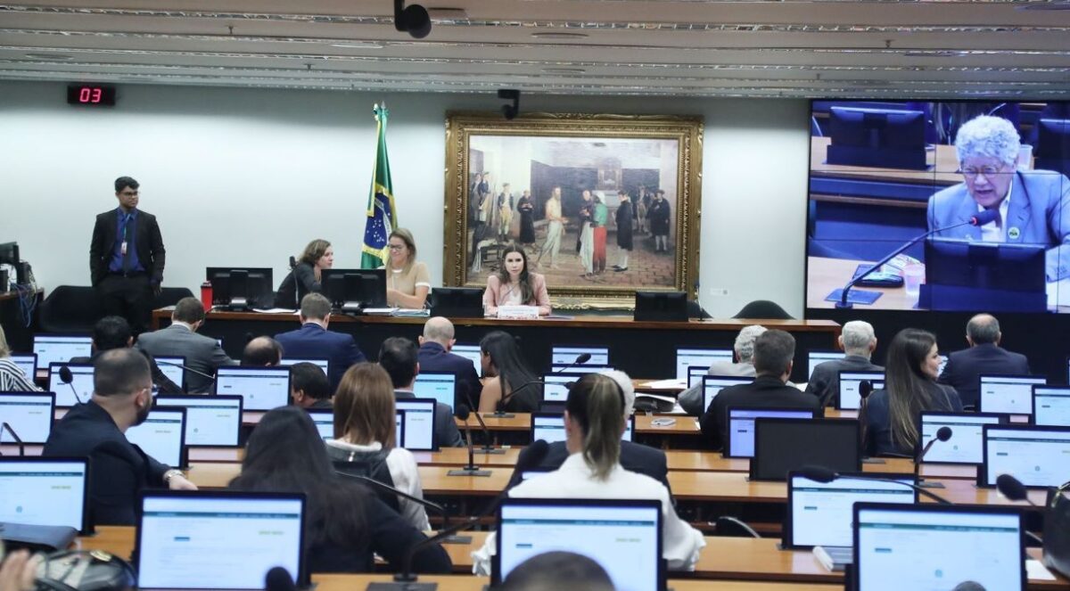 Com placar de 47 a 17, CCJ da Câmara aprova PEC das Drogas
