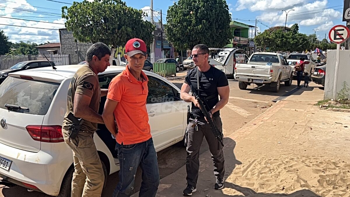 Polícia captura jovem que matou o próprio irmão com golpe de foice