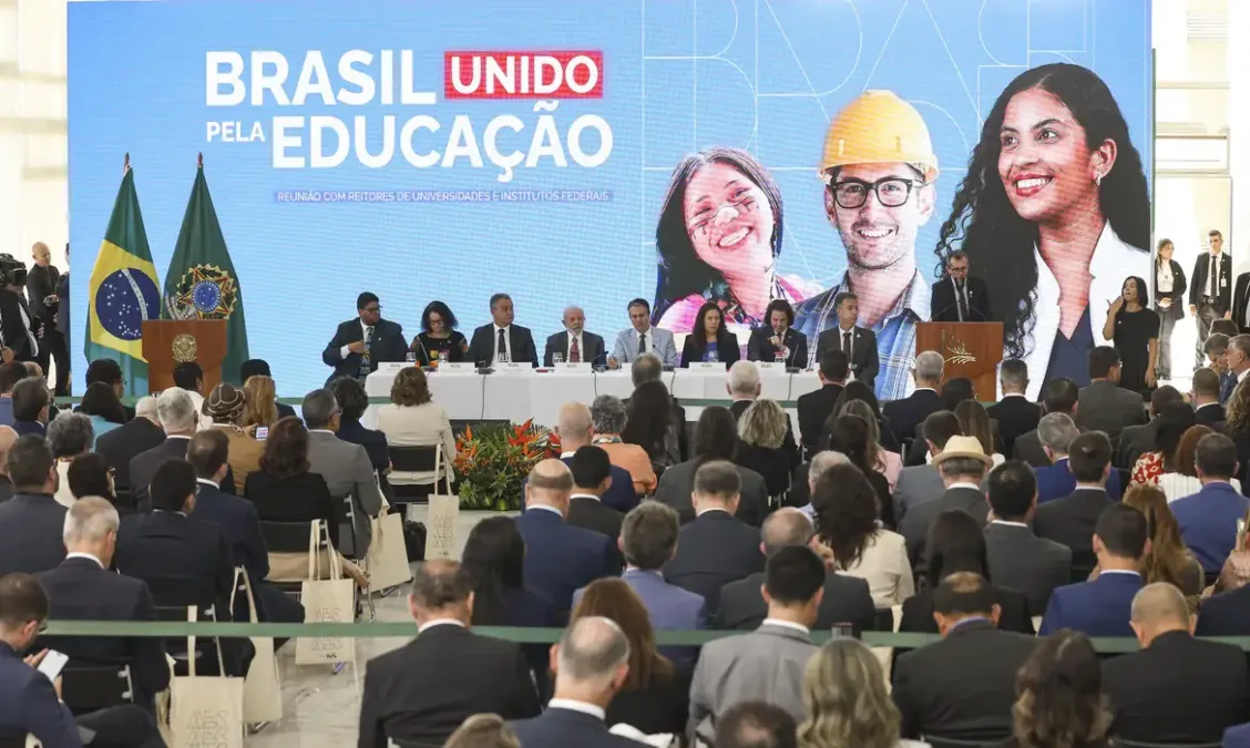Com universidades em greve, Lula faz reunião com reitores no Palácio do Planalto e anuncia R$ 5,5 bi em investimentos