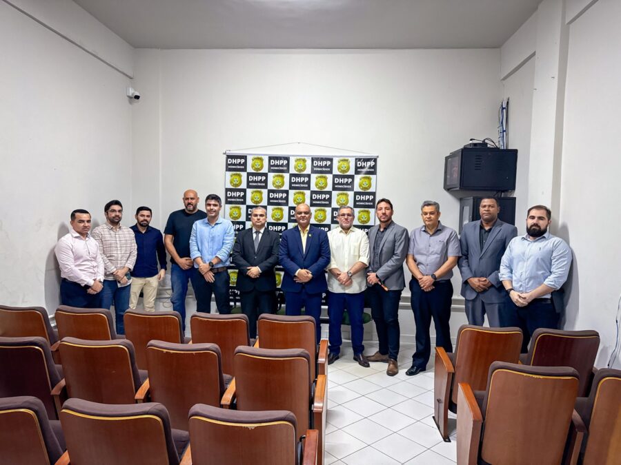 Delegado-Geral do Acre apresenta o funcionamento da DEIC ao Delegado-Geral da Paraíba