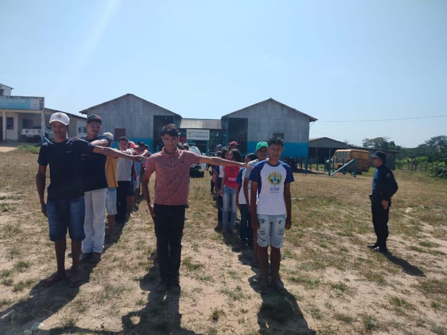 Em Xapuri, a Polícia Militar envolve crianças de comunidades rurais em projetos sociais