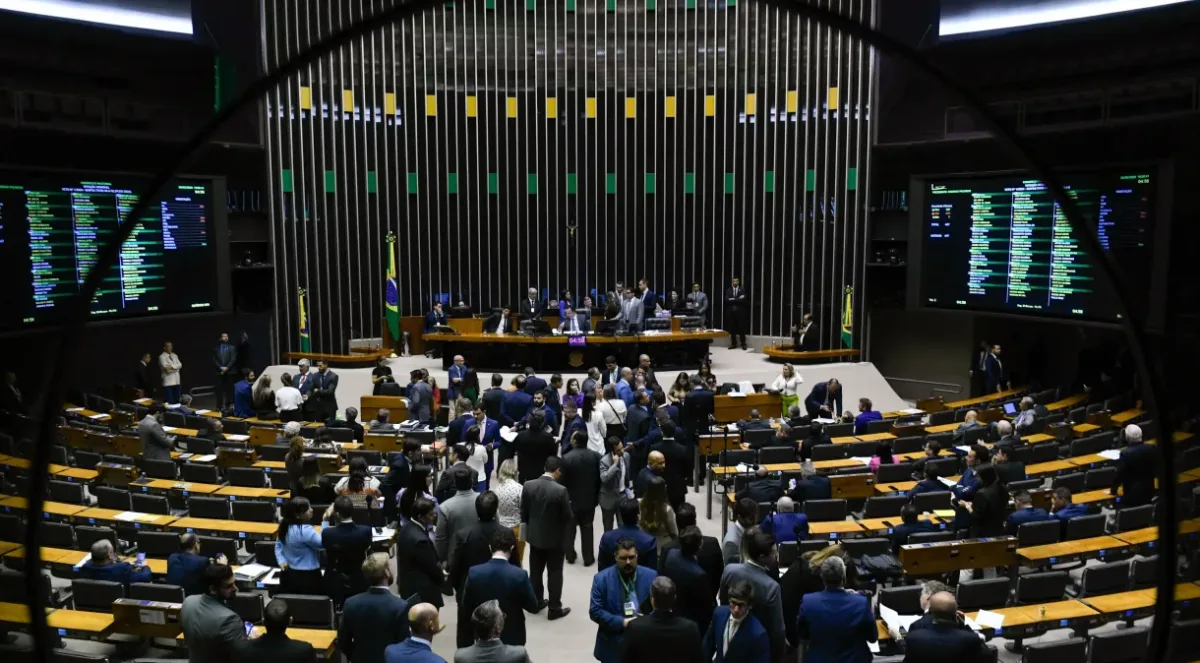 Projeto na Câmara simplifica indenização por danos morais em casos criminais: entenda as mudanças propostas