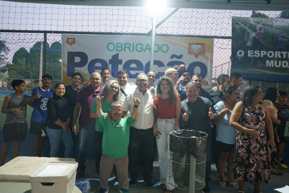 Inaugurada quadra de grama sintética no Bairro Vila Ivonete com verba do senador Petecão
