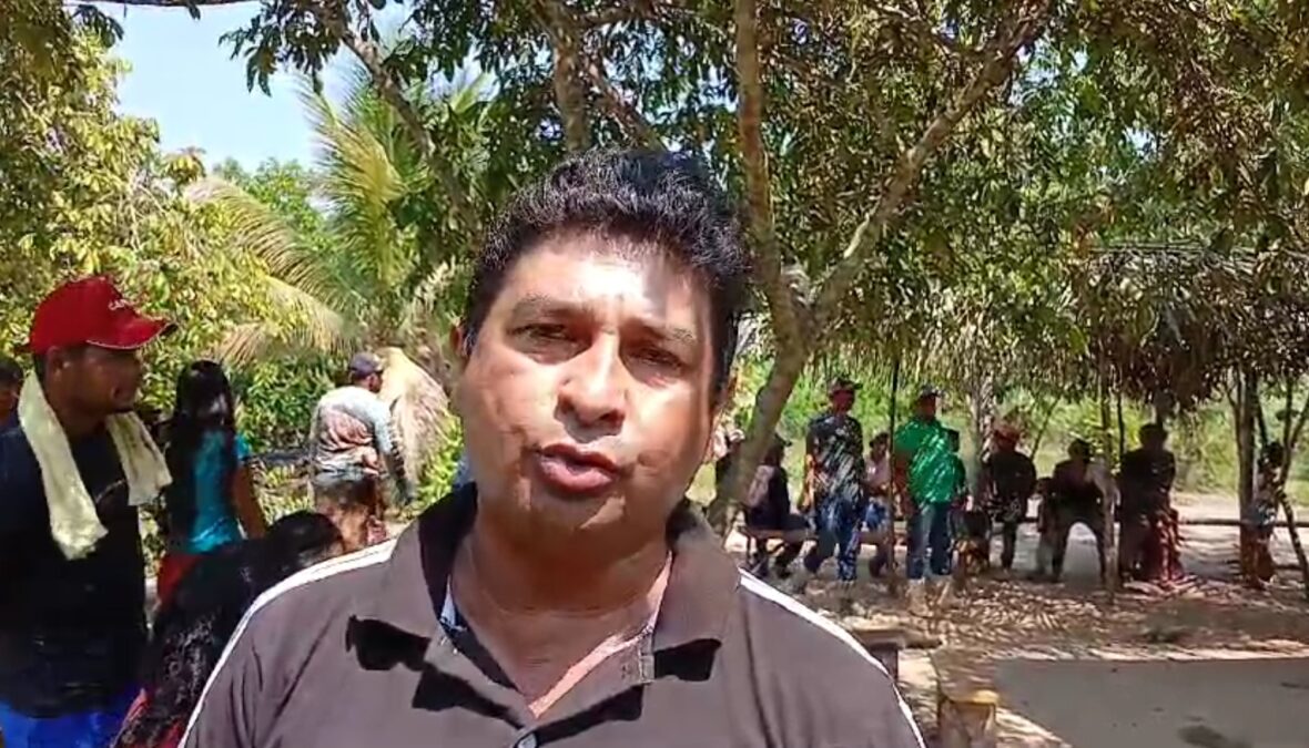 Em Sena, alunos estão bebendo água de igarapé; Comunidade cobra providências do prefeito