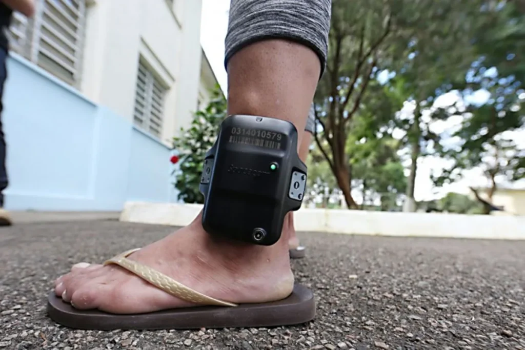 Homem foge após quebrar tornozeleira eletrônica e deixar dispositivo dentro de sacola em Sena Madureira