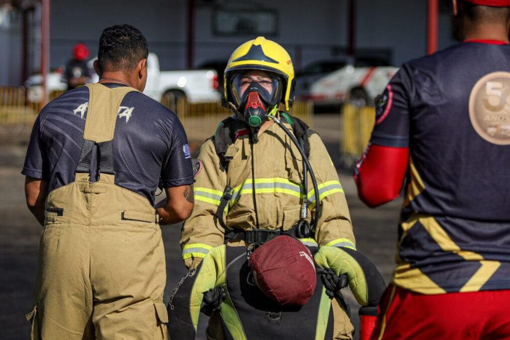 Competição Bombeiro de Aço reúne 50 profissionais em Rio Branco durante desafio físico e técnico intensivo