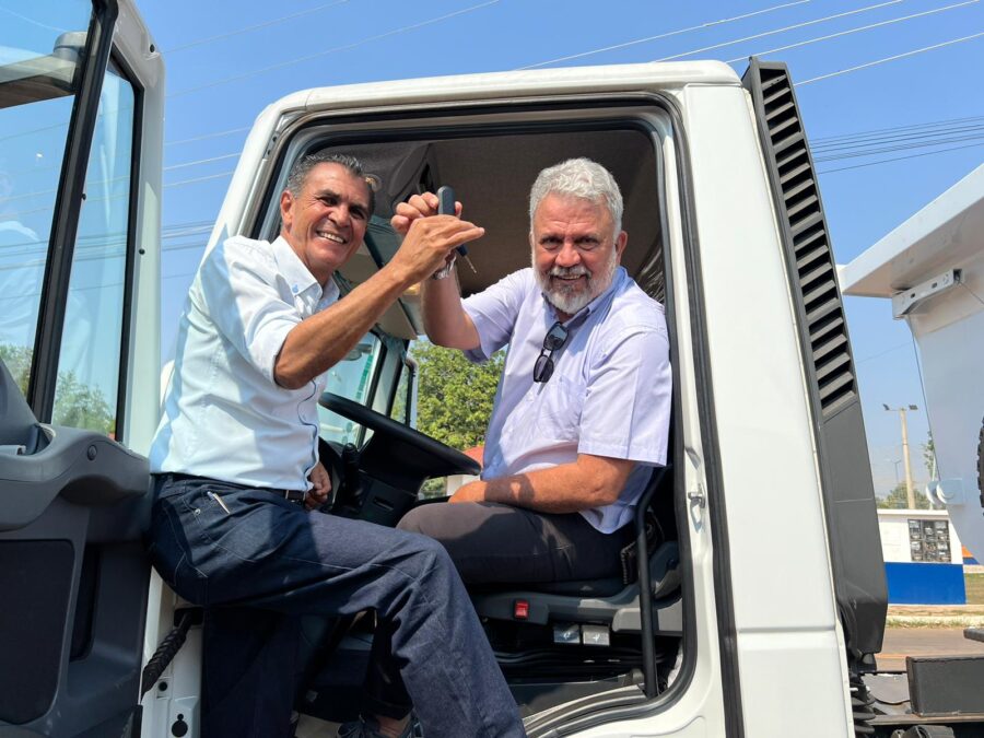 Senador Sérgio Petecão entrega emenda de R$ 716 mil para Porto Acre
