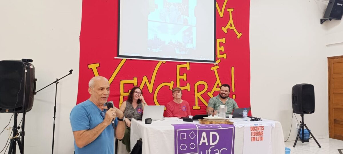 Docentes da Ufac encerram greve e retornam às atividades após compromissos ajustados