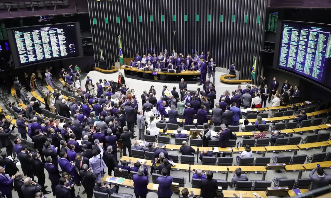 PEC da Anistia facilita pagamento de dívidas de partidos políticos
