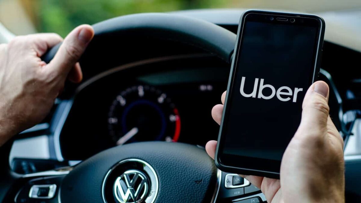 Uber é condenada a pagar indenização para motorista por exclusão injusta de plataforma