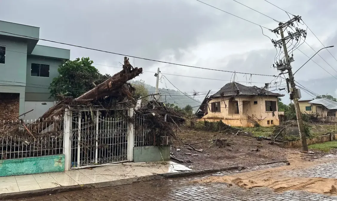 Enchentes no Rio Grande do Sul já contabilizam 180 mortos e 32 desaparecidos