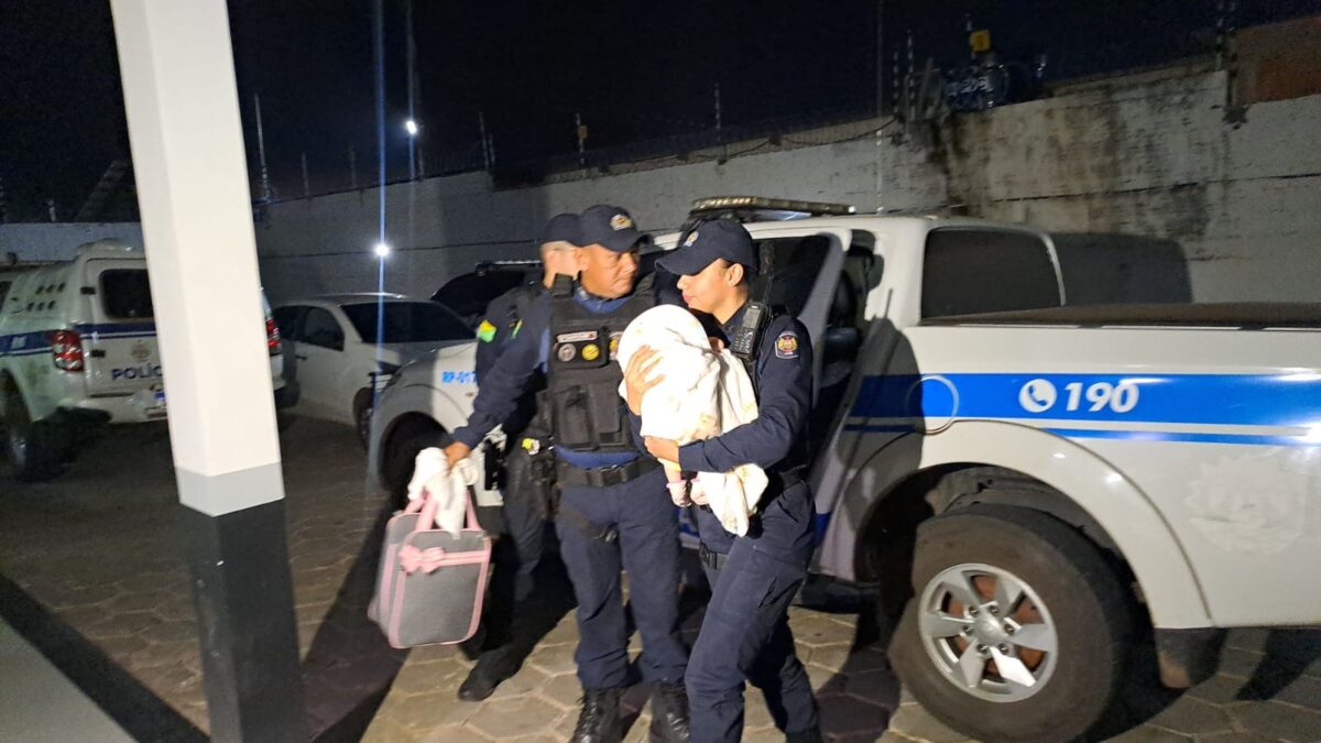 Policiais militares resgatam dois irmãos abandonados pela mãe em Rio Branco