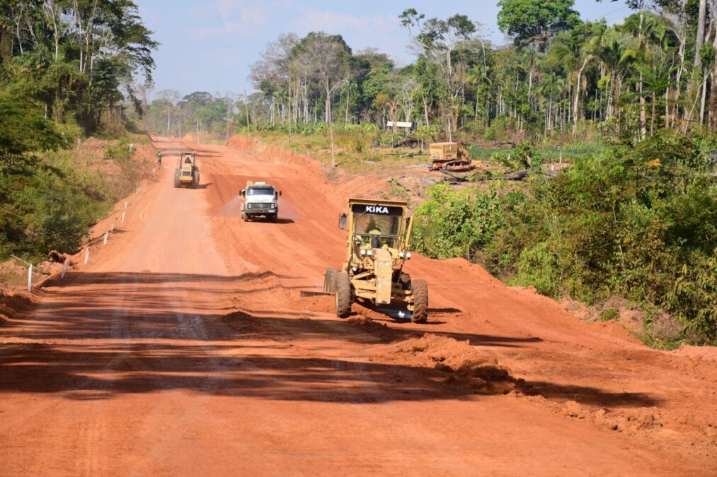 Governo conclui terraplanagem da rodovia AC-445, que ligará Bujari a Porto Acre