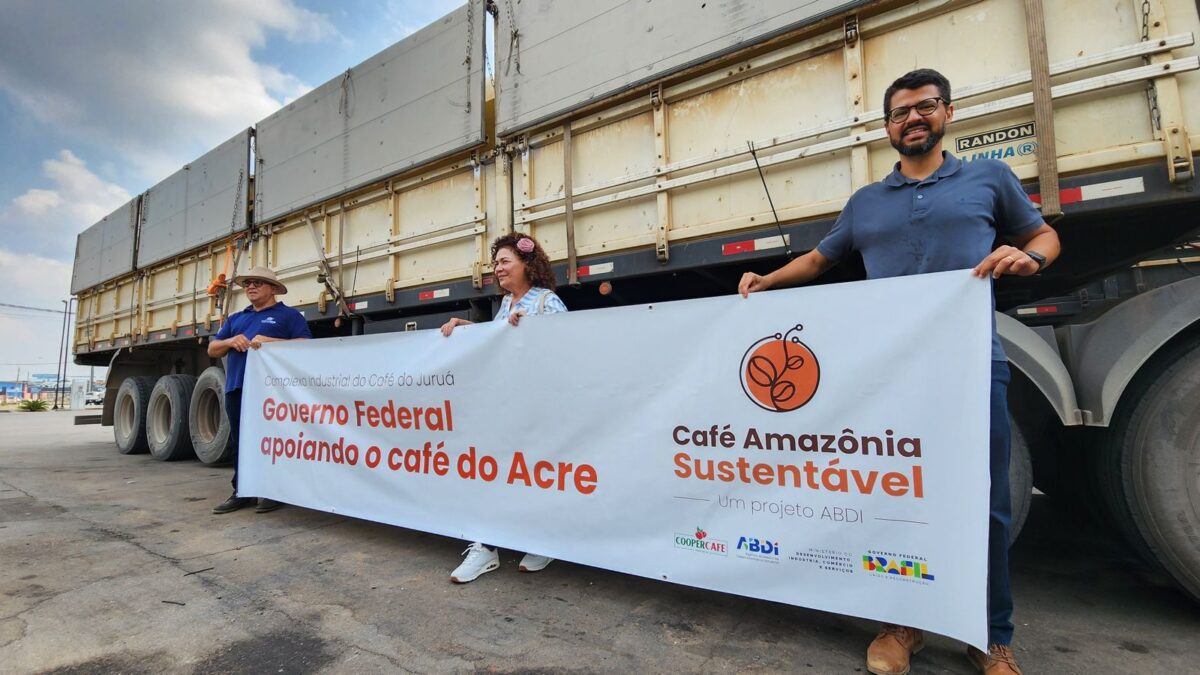 ABDI entrega equipamentos do Complexo Industrial do Café durante a ExpoJuruá