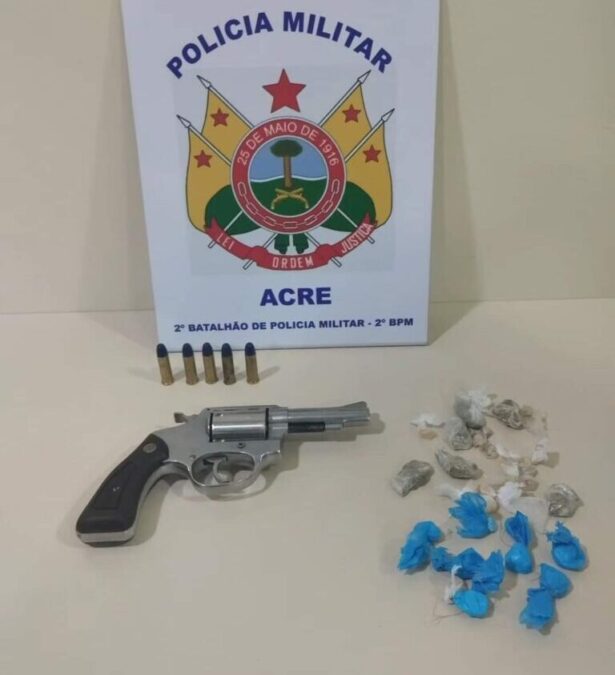 Polícia Militar encontra arma e drogas em operação no bairro Taquari