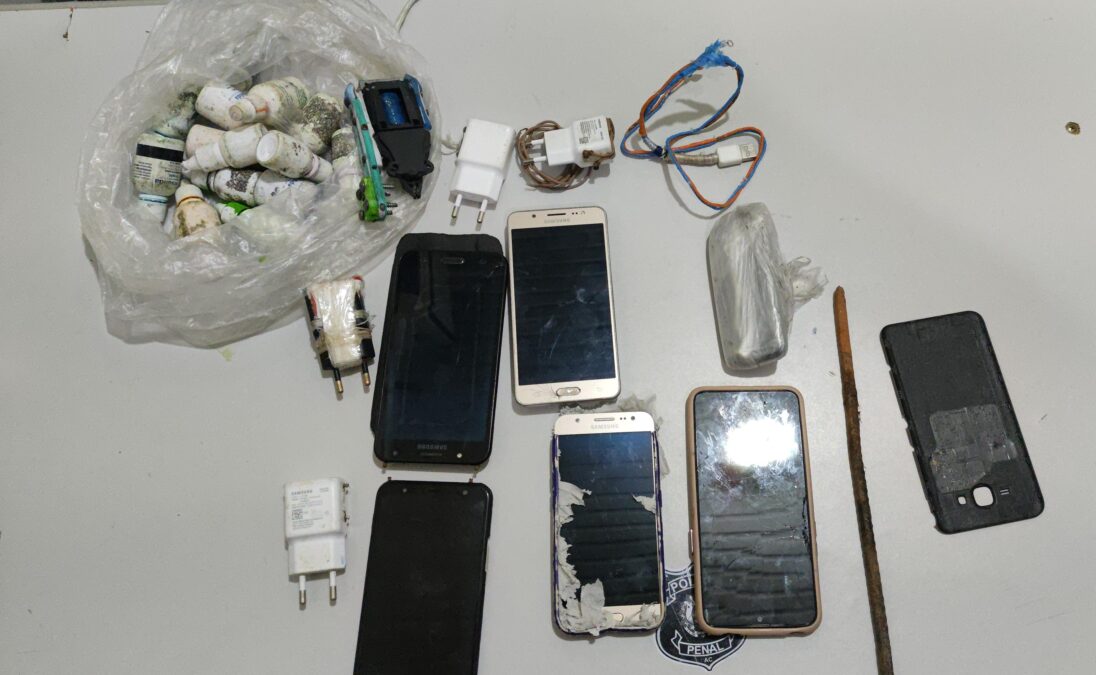Operação no presídio de Sena Madureira resulta na apreensão de celulares, estoques e máquina de tatuagem