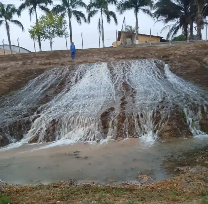 Rompimento de adutora interrompe abastecimento de água em Sena Madureira