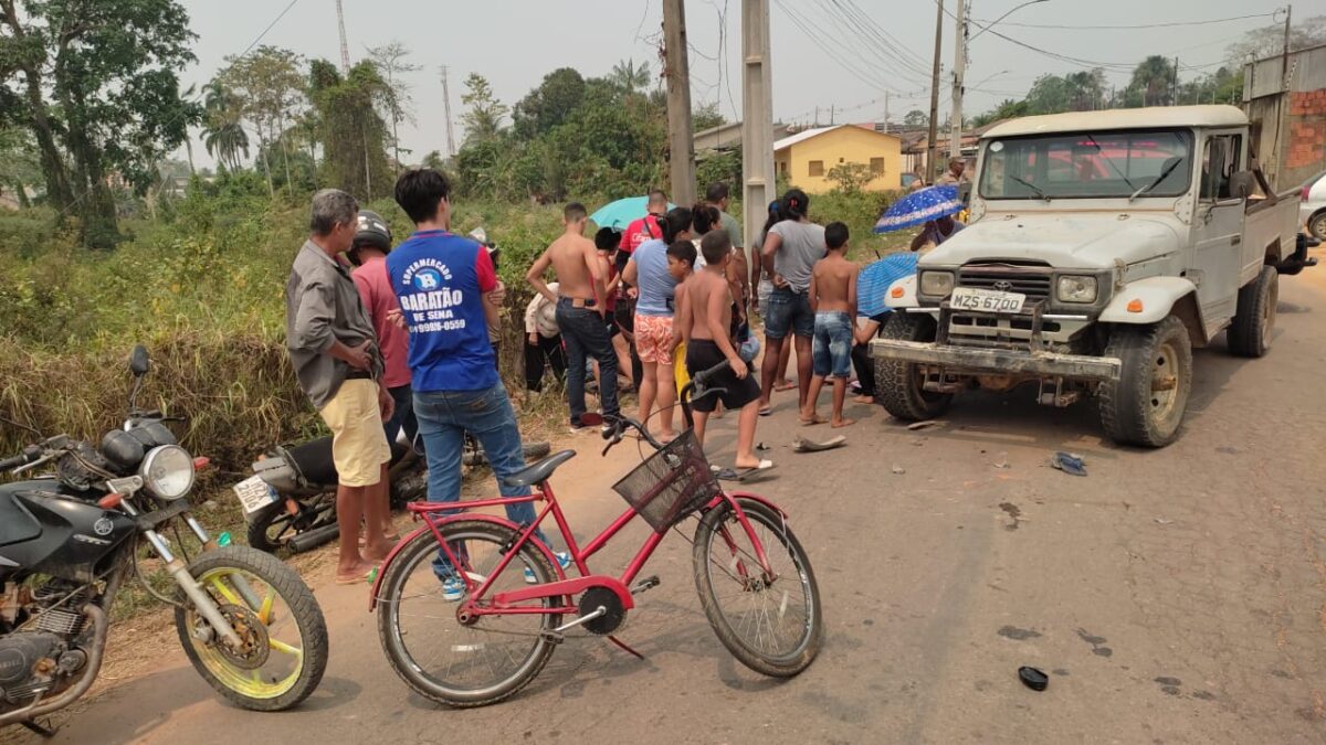 Colisão entre toyota bandeirante e motocicleta no Jardim Primavera deixa duas pessoas feridas em Sena Madureira