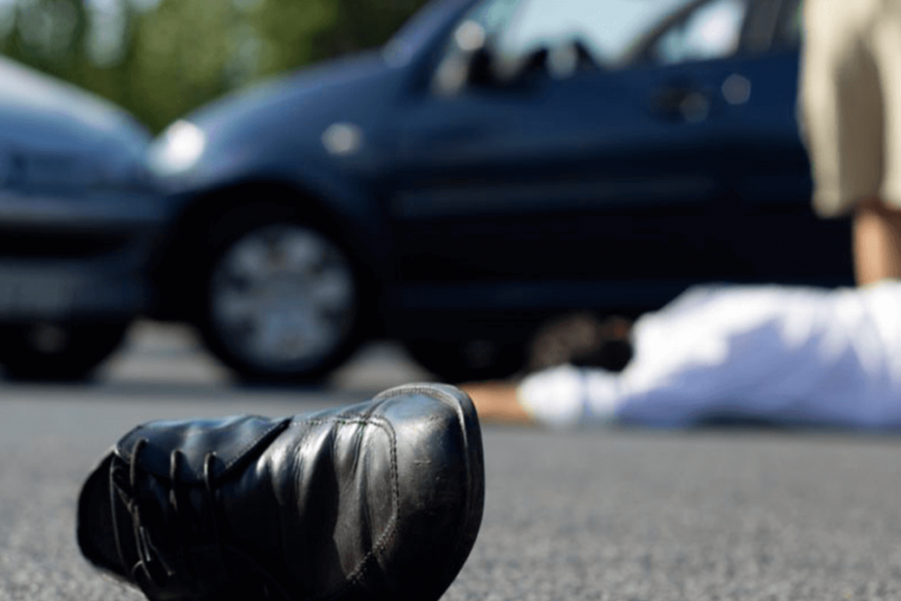 Motociclista e pedestre sofrem escoriações após acidente em Sena Madureira