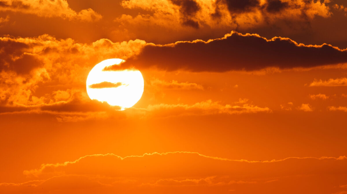 Calor e chuvas pontuais marcam a previsão do tempo para o Acre