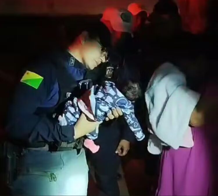 Soldado da PM salva recém-nascida de engasgo em Rio Branco