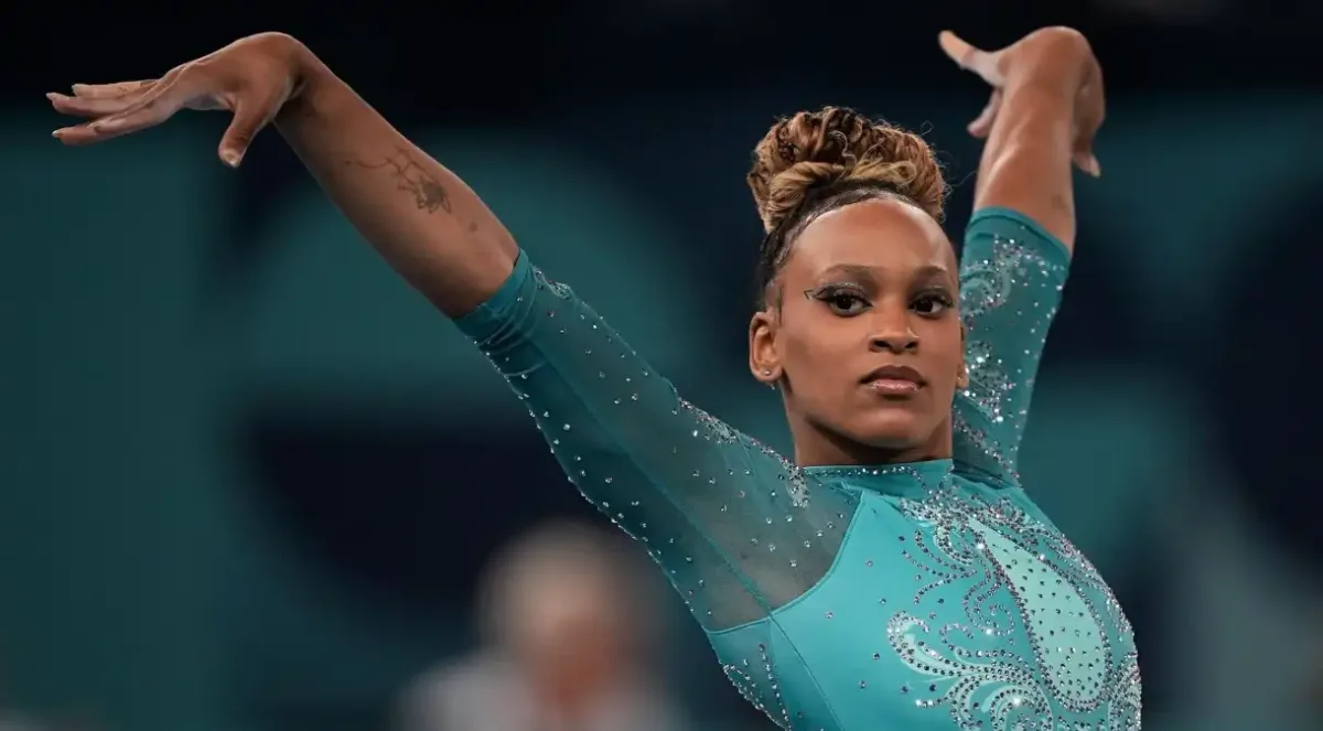 Rebeca Andrade se torna maior medalhista Olímpica Brasileira com ouro no solo em Paris 2024