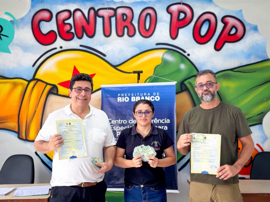 Governo do Acre entrega mais de 60 Carteiras de Identificação Nacional para população em situação de vulnerabilidade em Rio Branco