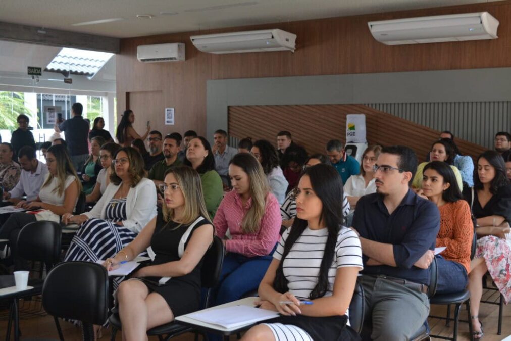 PGE/AC oferece curso de capacitação em nova lei de licitações para servidores públicos