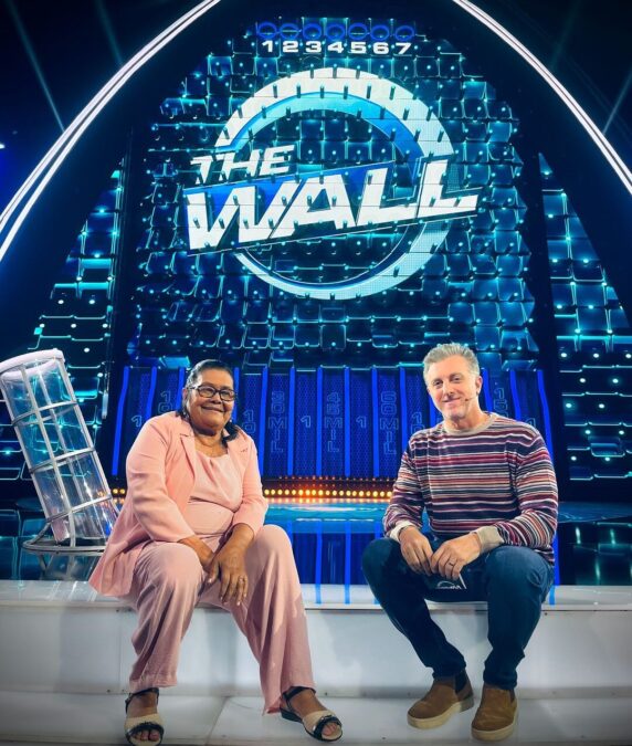 Acreanas Maria Zenaide e Sarah Jainy encantam no “Domingão com Huck” em desafio no The Wall